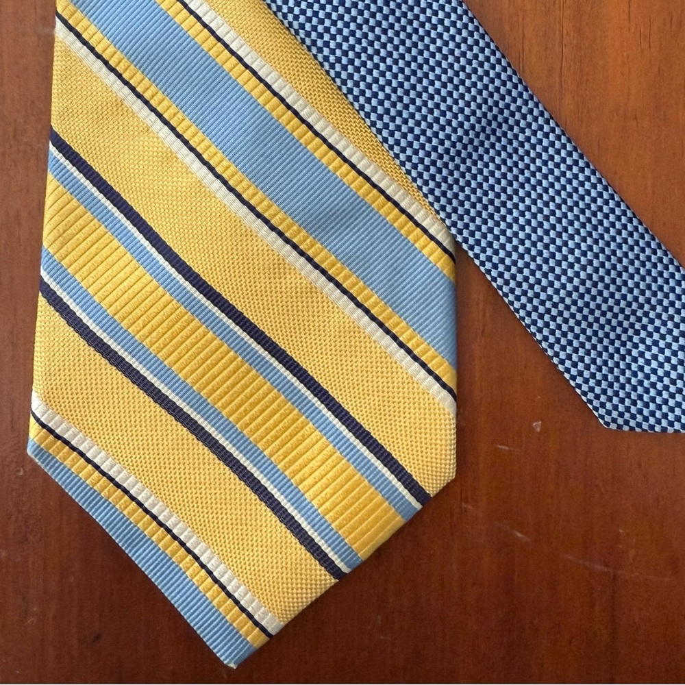 Tommy Hilfiger vintage Yellow and Blue Men's Tie, 100% silk. Made in USA.